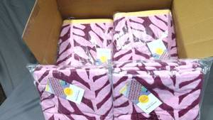 lot 94 image: 8 Pack XL Jacquard Reef Beach Towel - Sun Squad 72 Inches (L), 36 Inches (W)