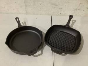 Set of 2 10 inch Cast Iron Skillets