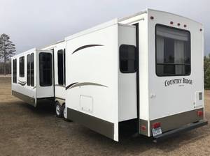 lot 2 image: 2011 Heartland Country Ridge Camper