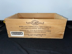 lot 39 image: Merlot Wine Packing Box