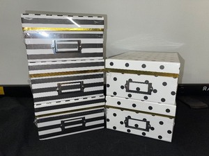 lot 48 image: Set of 5 Photo or File Boxes, 2 designs