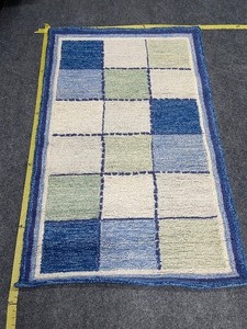 lot 770 image: Patterned Area Throw Rug