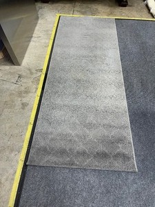 lot 789 image: Sculpted Area Throw Rug