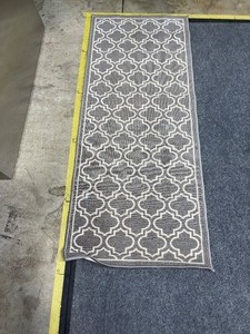 lot 790 image: Patterned Area Throw Rug