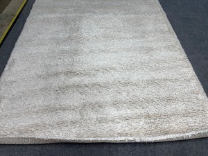 lot 794 image: Shag Area Throw Rug