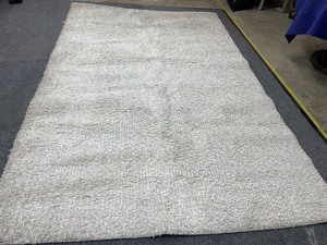 lot 795 image: Shag Area Throw Rug