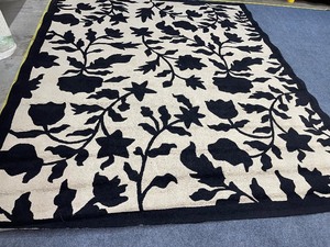 lot 798 image: Patterned Area Throw Rug
