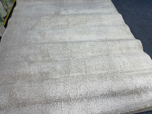 lot 805 image: Shag Area Throw Rug