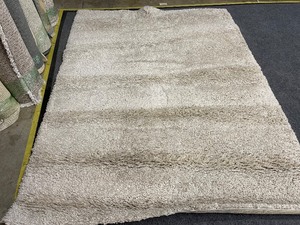 lot 808 image: Patterned Area Throw Rug