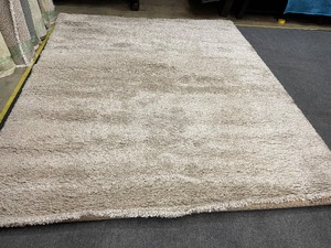 lot 809 image: Shag Area Throw Rug