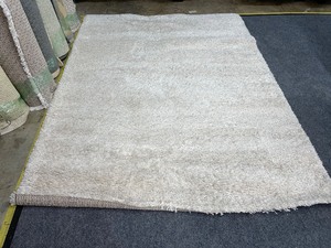 lot 812 image: Shag Area Throw Rug