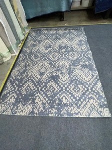 lot 815 image: Patterned Area Throw Rug