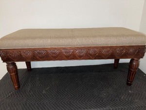 lot 820 image: Sofa Bench