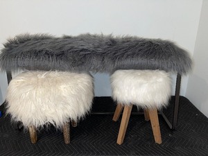 lot 824 image: Shag Bed Bench