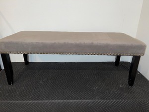 lot 827 image: Bed Bench