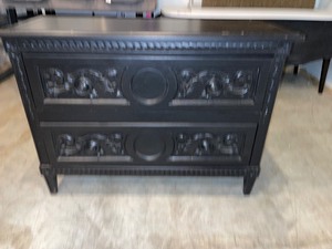 lot 833 image: Dresser