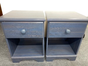 lot 861 image: Nightstands