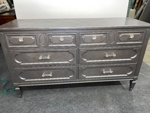 lot 864 image: Dresser