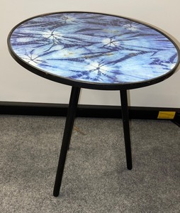 lot 882 image: Beverage Table