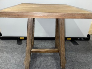 lot 902 image: Wooden Table