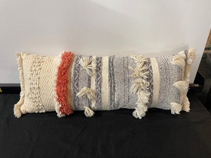lot 285 image: Single Accent Pillow