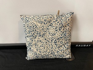 lot 284 image: Single Accent Pillow