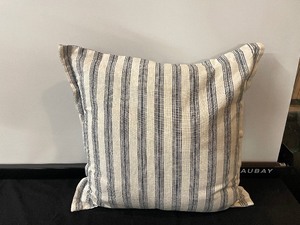 lot 283 image: Single Accent Pillow