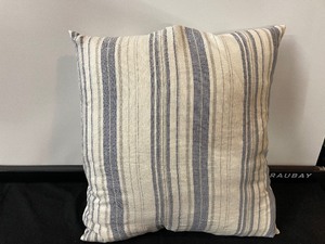 lot 282 image: Single Accent Pillow