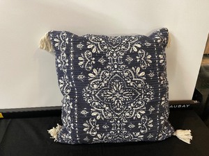 lot 294 image: Single Accent Pillow