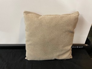 lot 288 image: Single Accent Pillow