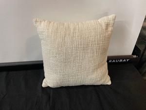 lot 287 image: Single Accent Pillow