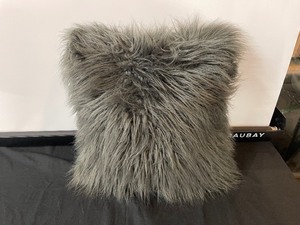 lot 297 image: Single Accent Pillow