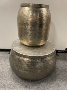 lot 920 image: Hammered Metal Decorative Set