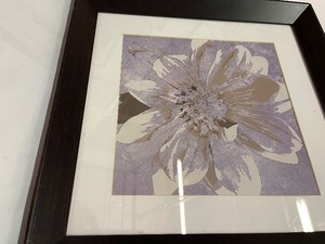 lot 420 image: Wall Decor - Centered Flower w Black Frame