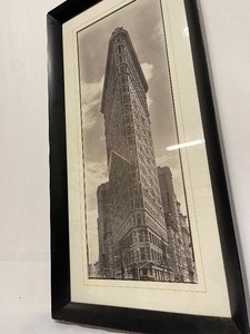 lot 417 image: Wall Decor - Flatiron Building NYC w Black Frame