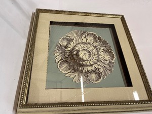 lot 429 image: Wall Decor - Flower w Teal Background (Wood Frame)