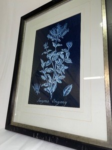 lot 430 image: Wall Decor - Center Flower w Black Frame