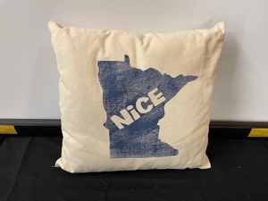 lot 160 image: Single Accent Pillow