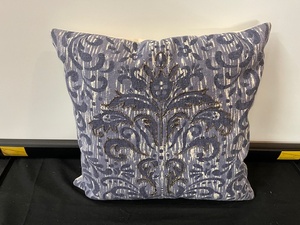 lot 167 image: Single Accent Pillow