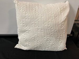 lot 174 image: Single Accent Pillow