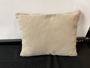 lot 175 image: Single Accent Pillow