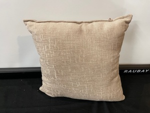 lot 177 image: Single Accent Pillow