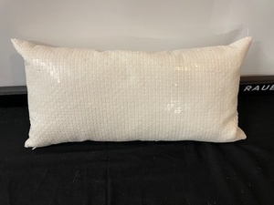 lot 180 image: Single Accent Pillow