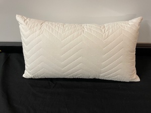 lot 187 image: Single Accent Pillow