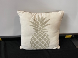 lot 189 image: Single Accent Pillow