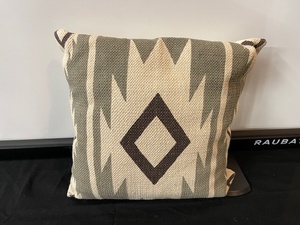 lot 200 image: Single Accent Pillow