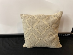 lot 186 image: Single Accent Pillow