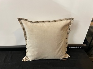 lot 208 image: Single Accent Pillow