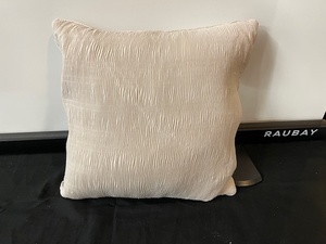 lot 237 image: Single Accent Pillow