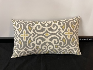 lot 251 image: Single Accent Pillow